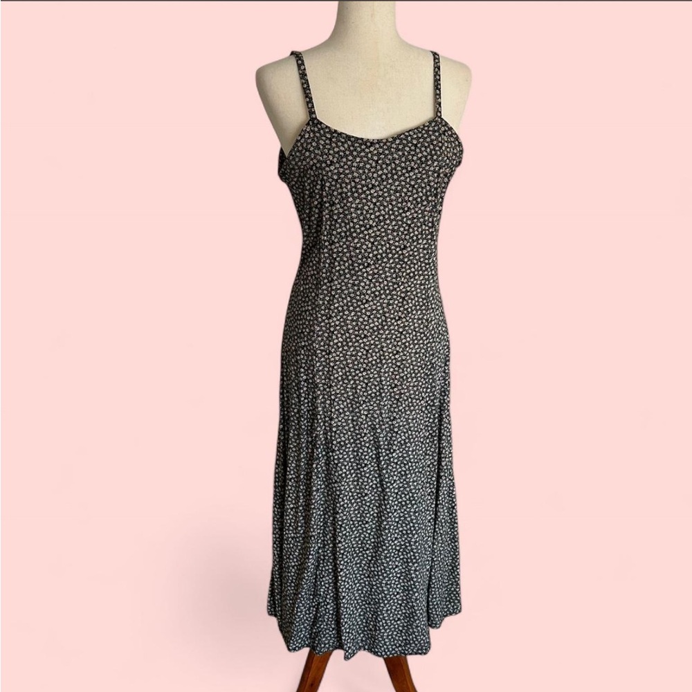 Chic Black and White Midi Dress - Picture 3 of 8